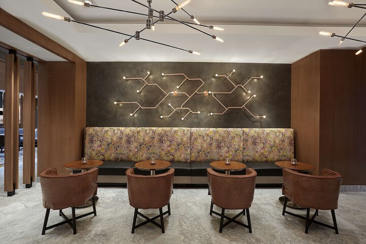 Lounge 61 of 77