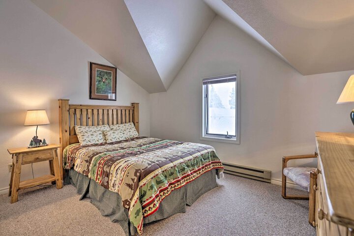 Fireplace & Stream Access: Cozy Grand Lake Retreat