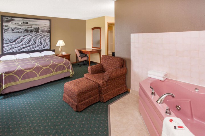 Room 16 of 25