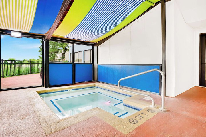 Pool 10 of 52