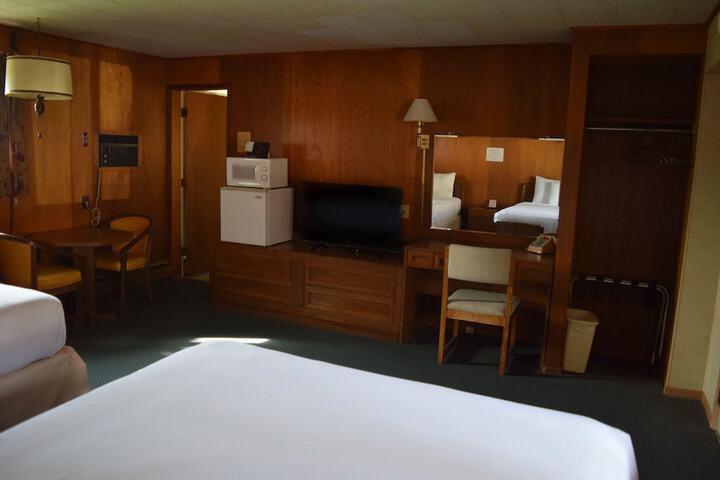 Room 8 of 14