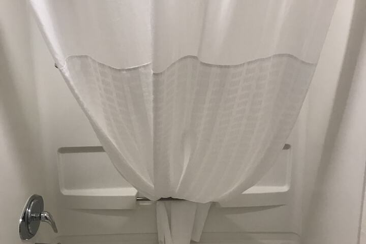 Room 42 of 76