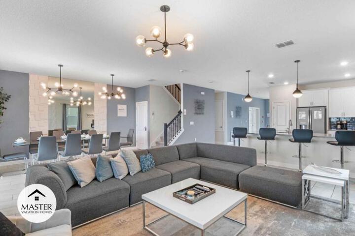 Bedrooms 5 Bathrooms Storey Lake 2885 SC