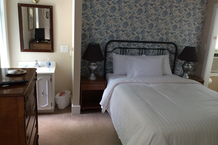 Room 14 of 49