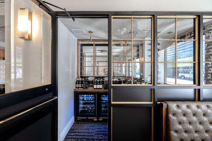 Hotel Fort Des Moines Curio Collection by Hilton