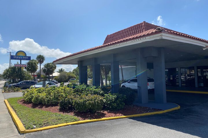 Days Inn by Wyndham Stuart
