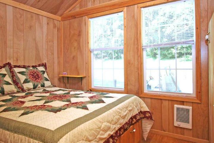 Robin Hill Camping Resort Premium Cottage 9