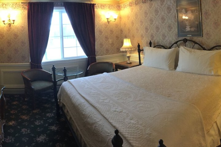 Room 106 of 223