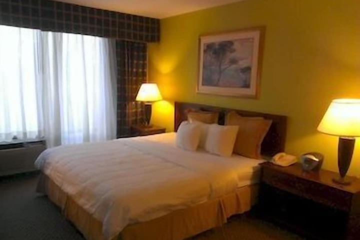 Room 6 of 9