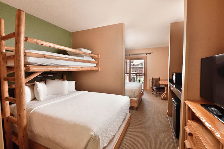 Wilderness at the Smokies – River Lodge Suites