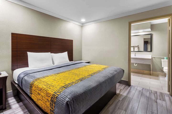 Room 9 of 34