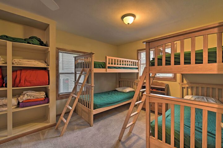 Spacious Lakehouse w / Deck Kayaks, & Dock!