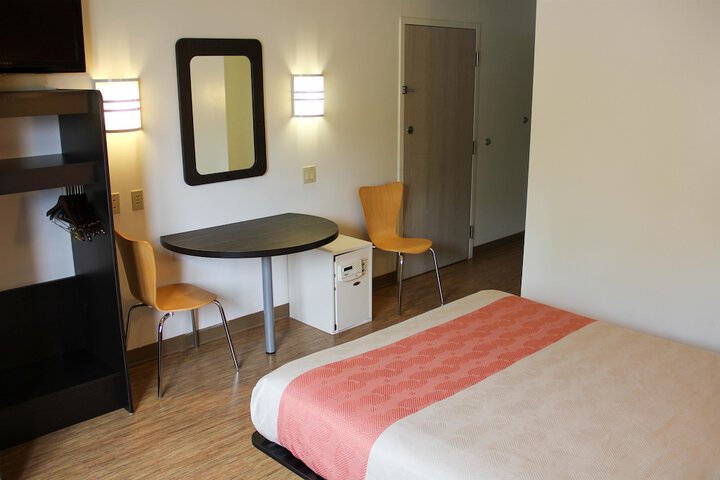 Room 18 of 37