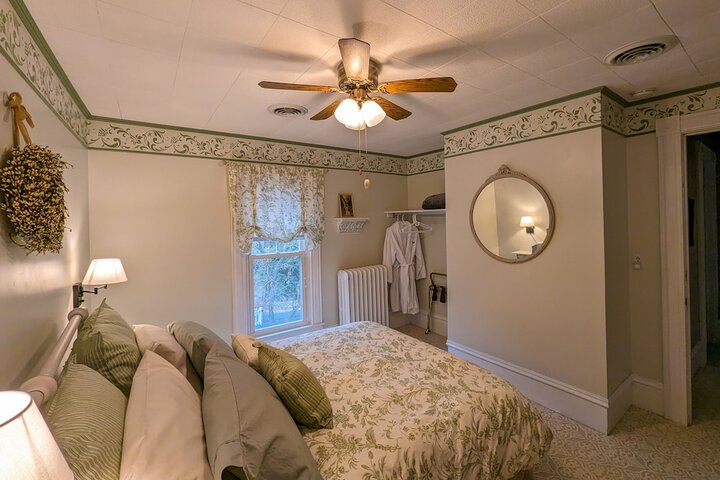 Hudson Manor Bed and Breakfast