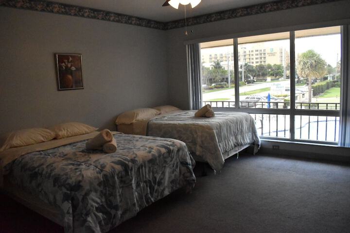 Room 34 of 118