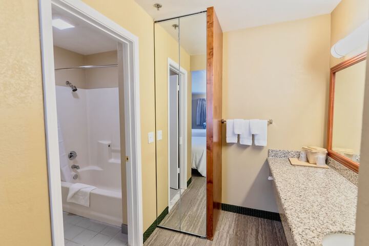 Room 8 of 40