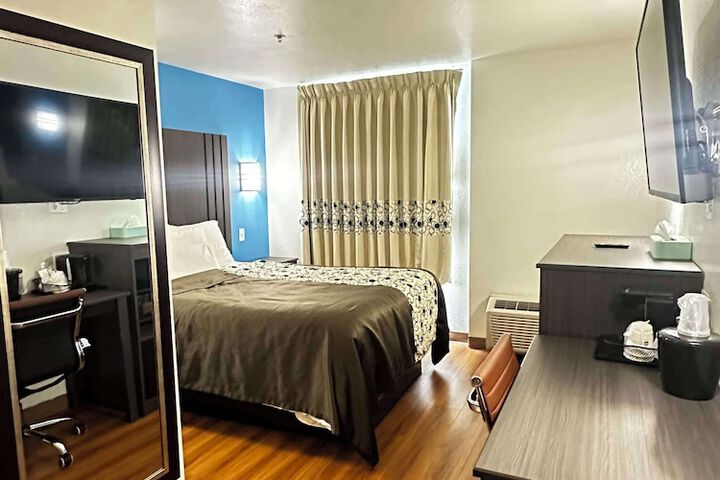 Room 12 of 20