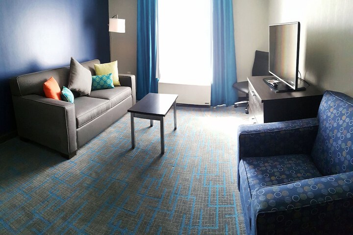 Holiday Inn & Suites Syracuse Airport - Liverpool by IHG