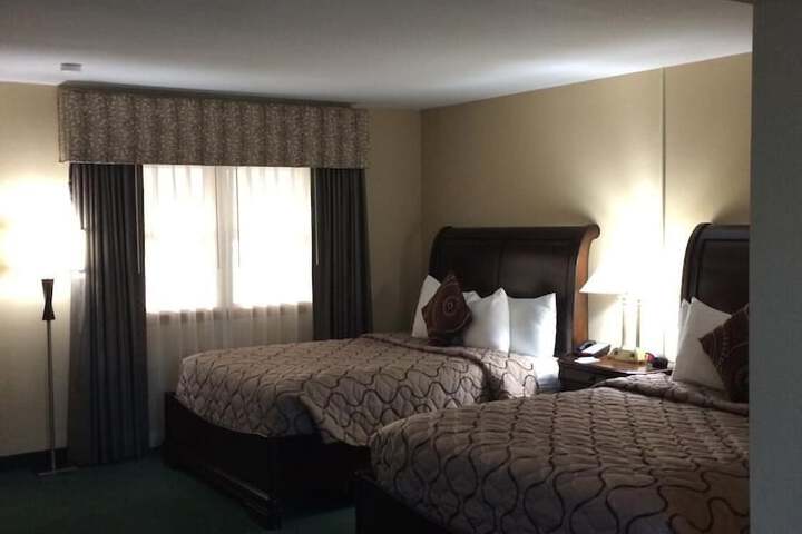 Pacer Inn & Suites Delaware