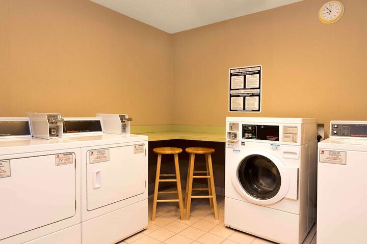 Homewood Suites by Hilton Indianapolis-Airport / Plainfield