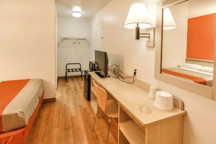 Room 17 of 30