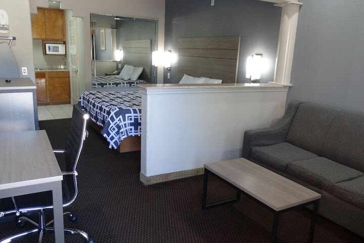 Room 10 of 16