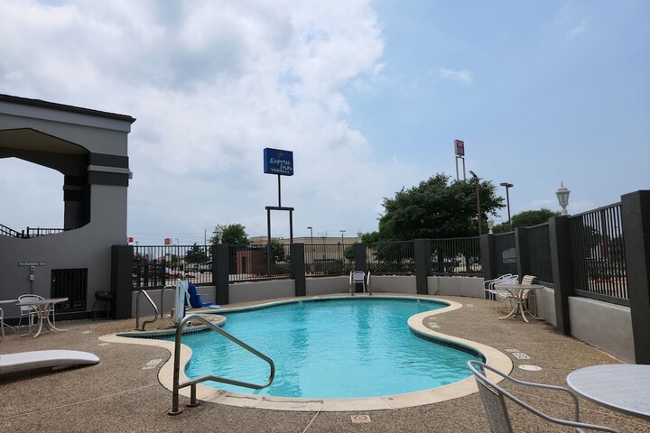 Pool 7 of 35