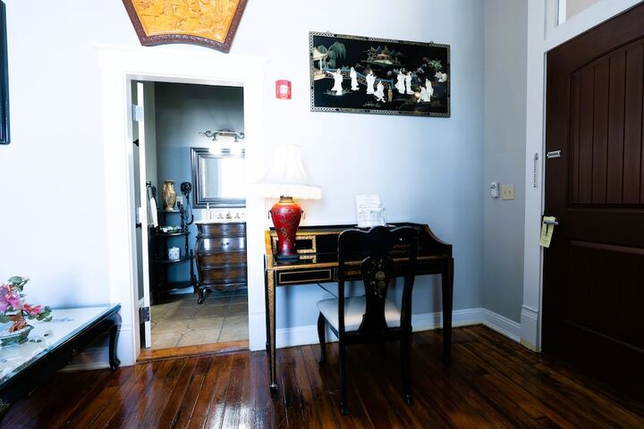 Room 145 of 271