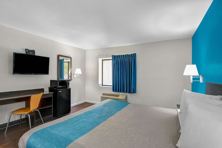 Room 18 of 25