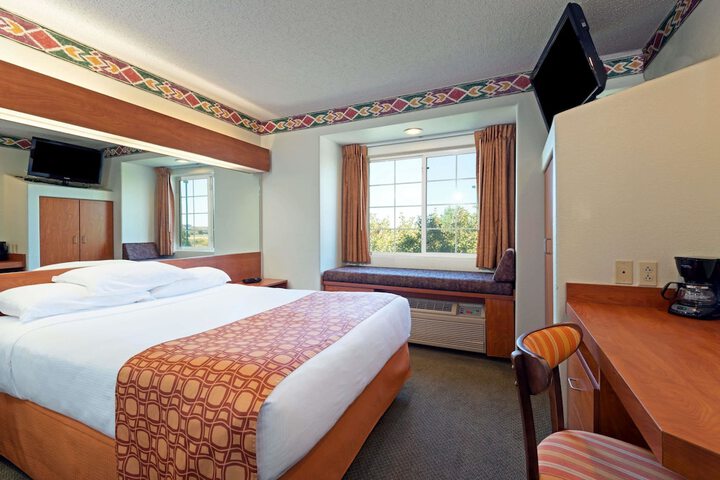 Room 17 of 22