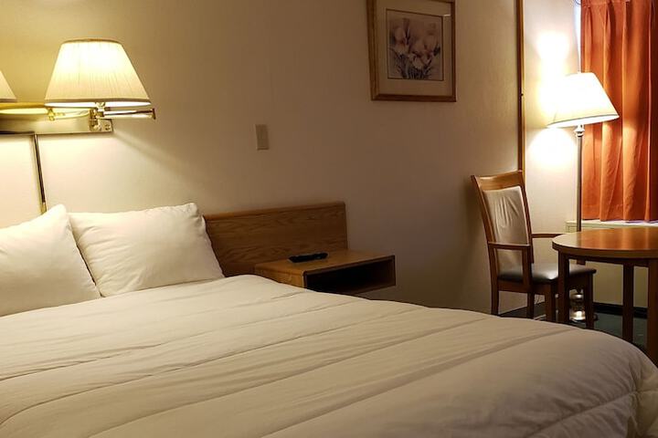 Room 25 of 39