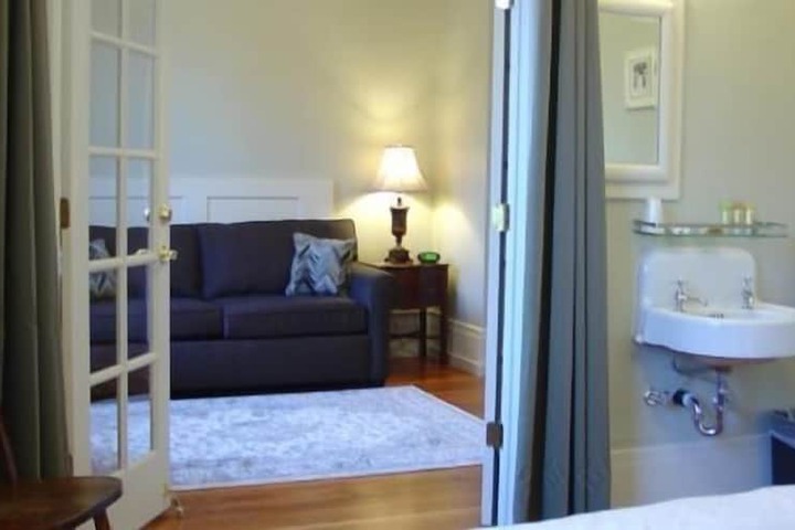 Room 52 of 68