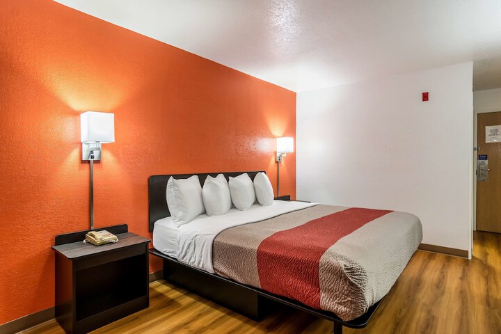 Room 12 of 30