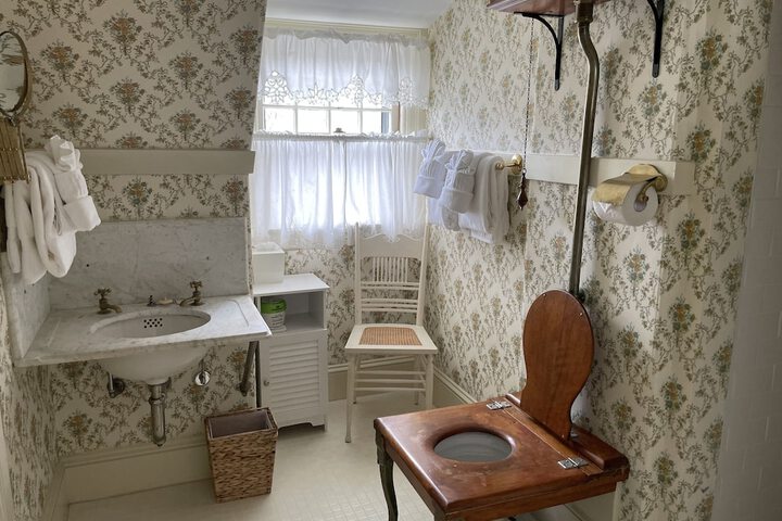 Moseley Cottage Inn & Town Motel
