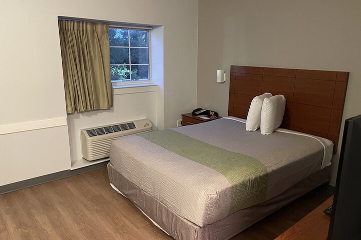Room 18 of 25