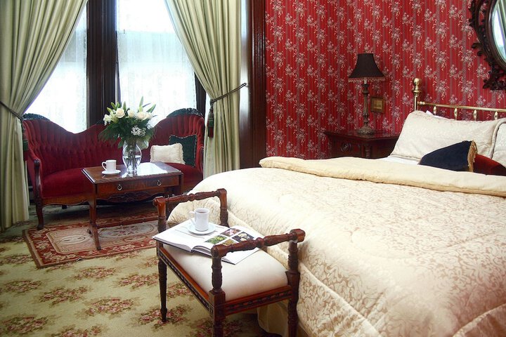 Room 28 of 65