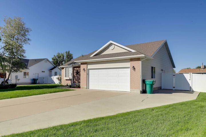 Family-friendly Clearfield Home w / Hot Tub!