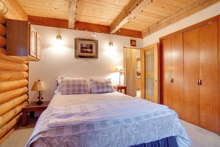 Donnelly Cabin w / Private Deck: Near Lake Cascade!