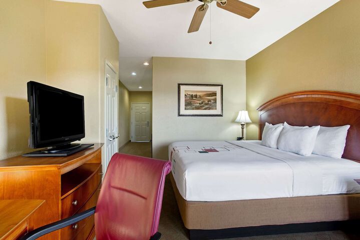 Room 32 of 100
