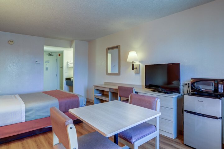 Room 32 of 33