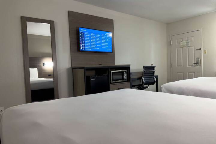 Room 8 of 12