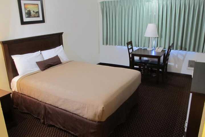 Silver Sands Motel