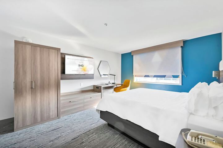 Holiday Inn Express Palestine by IHG