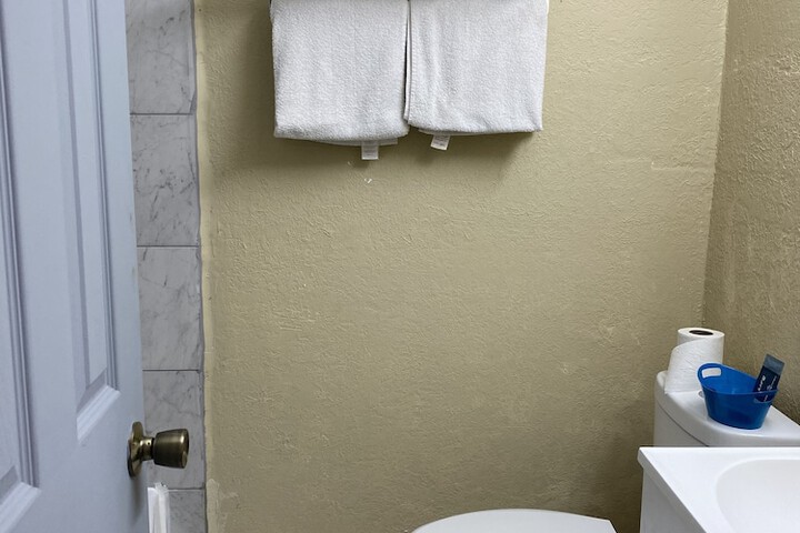 Room 25 of 28