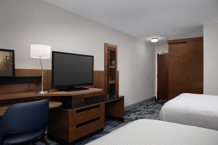 Room 27 of 33