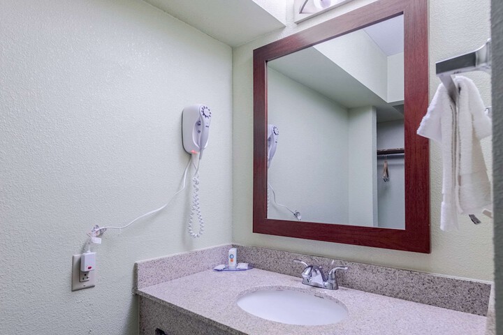 Room 18 of 29