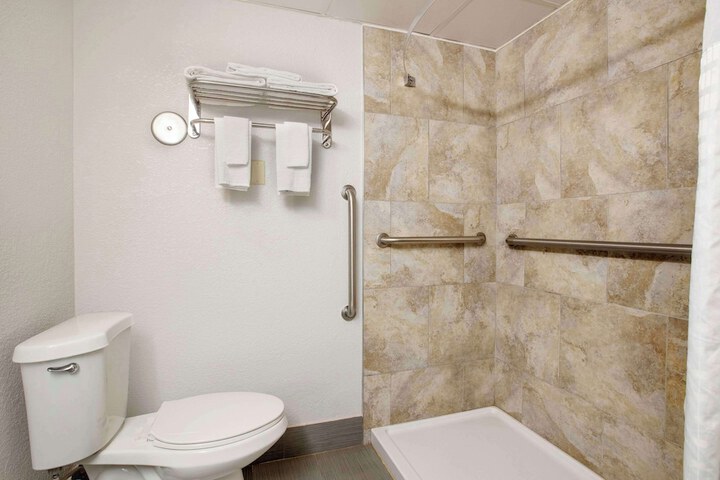 Quality Inn Newton at I-80