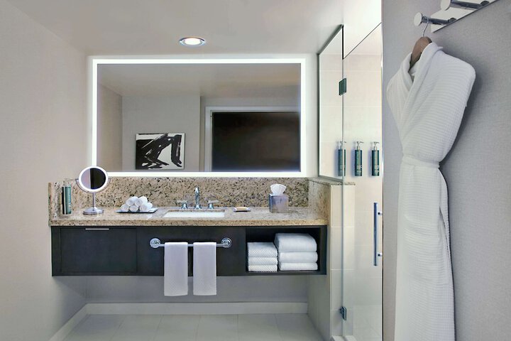 Room 52 of 80