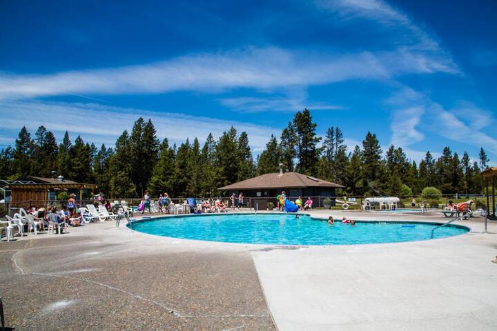 Bend-Sunriver Camping Resort Two-Bedroom Cabin 7