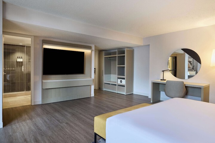Room 93 of 162